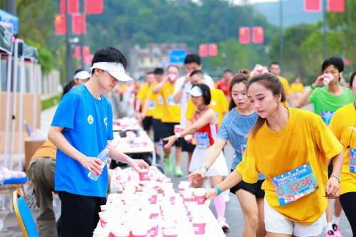 2025宜宾长江首城马拉松暨“跑逾四川”（宜宾站）激情开跑