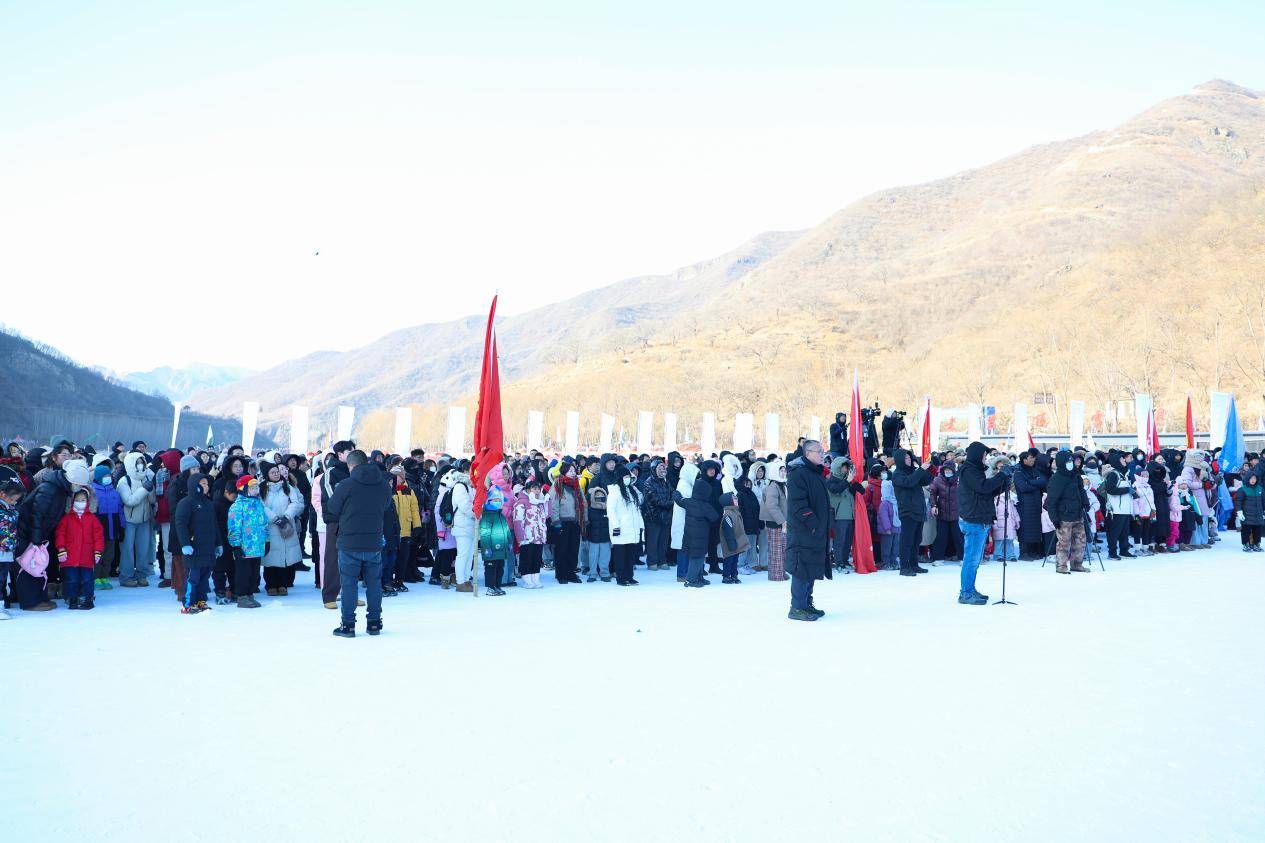 燃情冰雪耀港城！“决战天下第一关”2025-2026京津冀大众冰雪挑战赛火热启幕