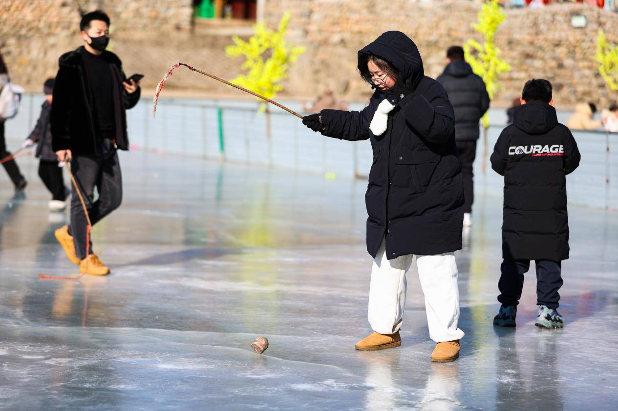 燃情冰雪耀港城！“决战天下第一关”2025-2026京津冀大众冰雪挑战赛火热启幕