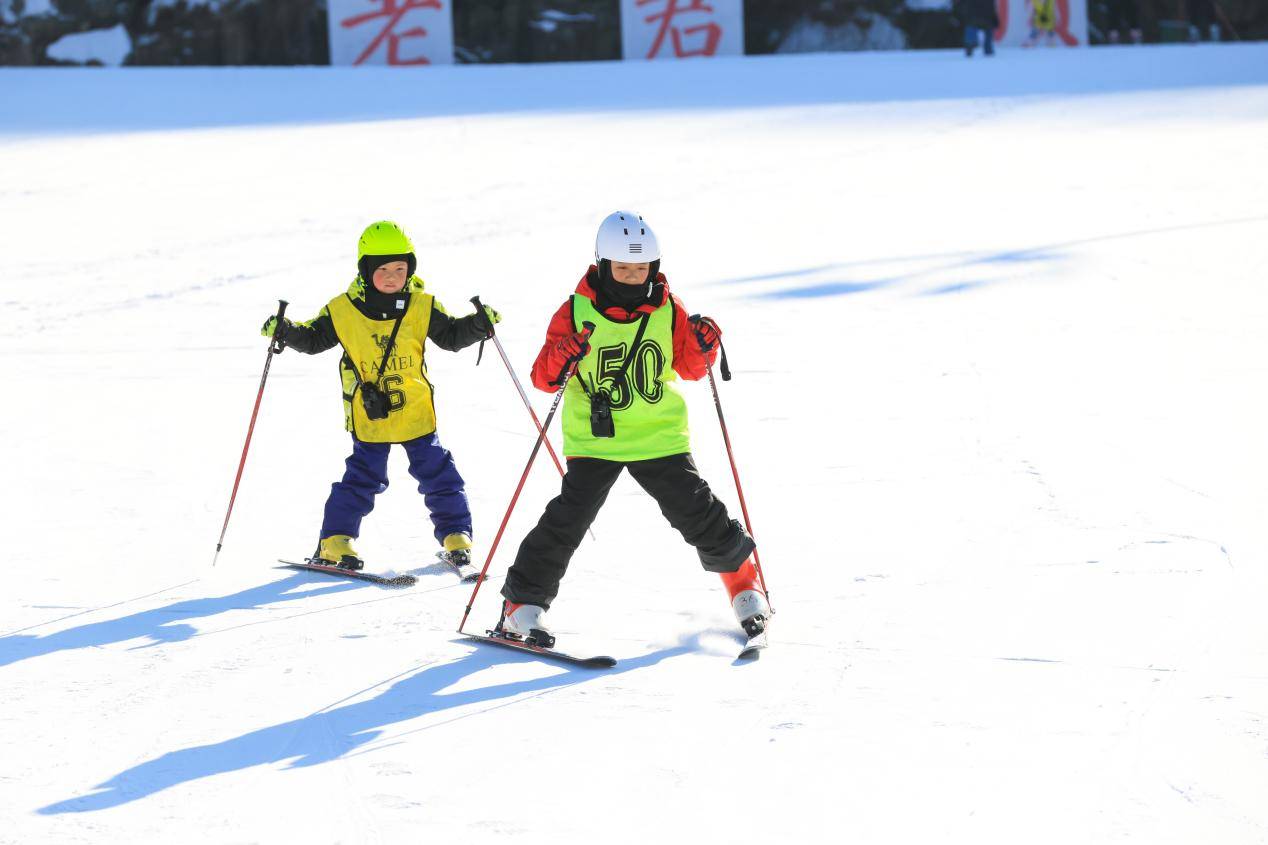 燃情冰雪耀港城！“决战天下第一关”2025-2026京津冀大众冰雪挑战赛火热启幕