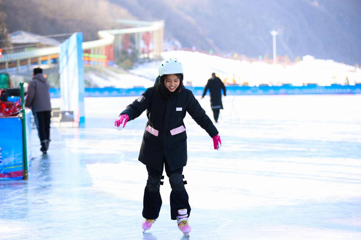 燃情冰雪耀港城！“决战天下第一关”2025-2026京津冀大众冰雪挑战赛火热启幕