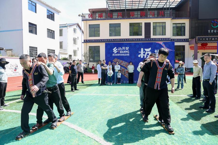 山哈欢歌满畲乡 铅山篁碧“三月三”绘就民族文化新画卷
