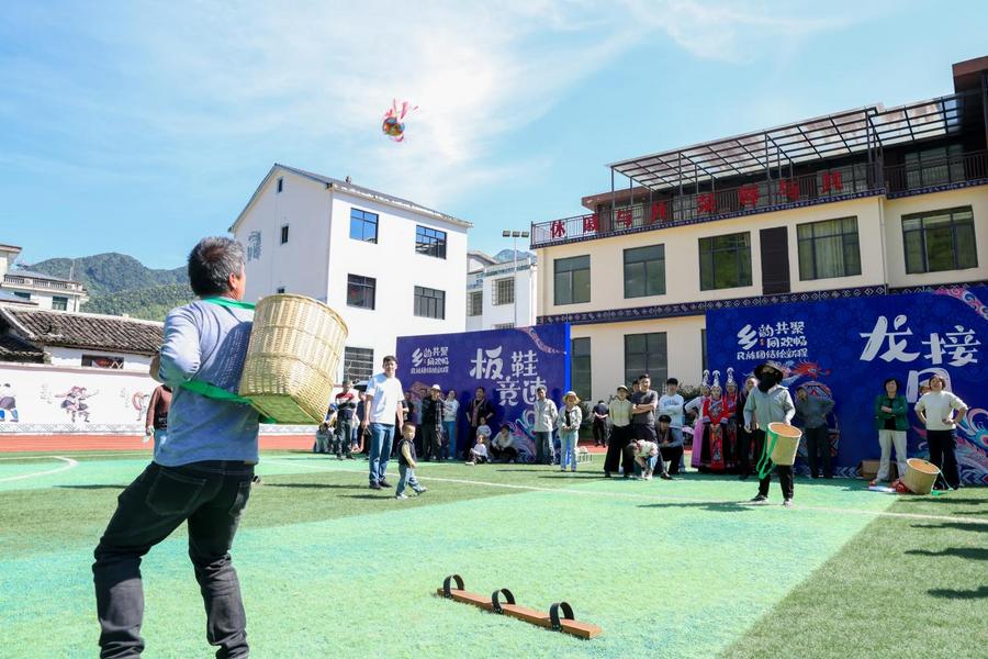 山哈欢歌满畲乡 铅山篁碧“三月三”绘就民族文化新画卷