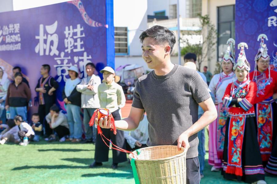 山哈欢歌满畲乡 铅山篁碧“三月三”绘就民族文化新画卷